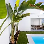 Lazy Point Caparica Villa