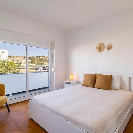 Lazy Point Caparica Costa de Caparica