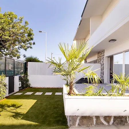 Lazy Point Caparica Villa