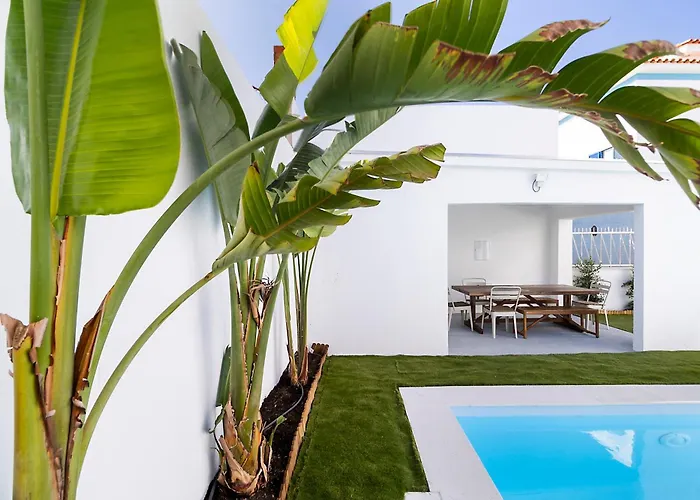 Lazy Point Caparica Villa